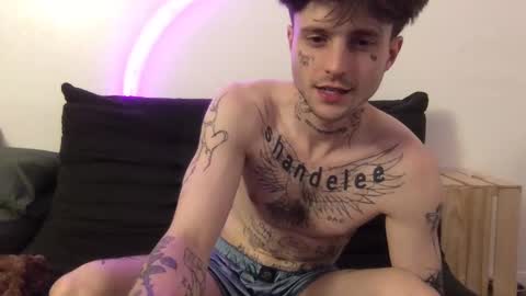 Snapshot of prettyboyszn chatting on 10-21-25, 04:24 pretty boy online show from 10-21-25, 04:24