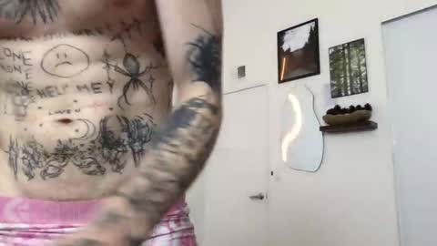 Snapshot of prettyboyszn chatting on 10-24-25, 03:25 pretty boy online show from 10-24-25, 03:25