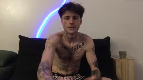 Snapshot of prettyboyszn chatting on 10-25-25, 05:04 pretty boy online show from 10-25-25, 05:04