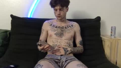 Snapshot of prettyboyszn chatting on 10-27-25, 01:20 pretty boy online show from 10-27-25, 01:20