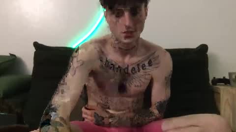 Snapshot of prettyboyszn chatting on 11-14-25, 04:00 pretty boy online show from 11-14-25, 04:00