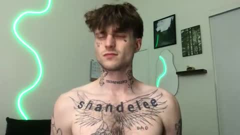 Snapshot of prettyboyszn chatting on 11-18-25, 02:28 pretty boy online show from 11-18-25, 02:28