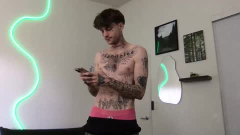 Snapshot of prettyboyszn chatting on 11-18-25, 07:40 pretty boy online show from 11-18-25, 07:40