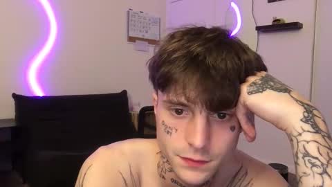 Snapshot of prettyboyszn chatting on 11-22-25, 06:34 pretty boy online show from 11-22-25, 06:34