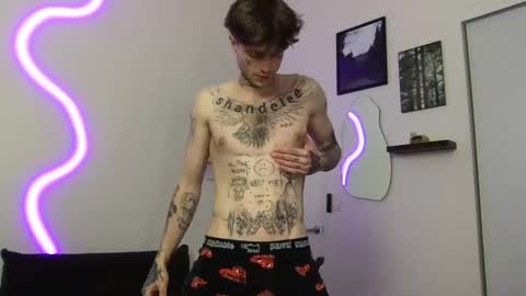 Snapshot of prettyboyszn chatting on 11-24-25, 01:16 pretty boy online show from 11-24-25, 01:16