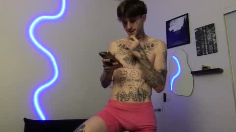 Snapshot of prettyboyszn chatting on 11-25-25, 04:23 pretty boy online show from 11-25-25, 04:23