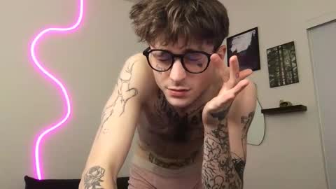 Snapshot of prettyboyszn chatting on 12-14-25, 04:29 pretty boy online show from 12-14-25, 04:29