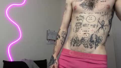 Snapshot of prettyboyszn chatting on 12-16-25, 03:00 pretty boy online show from 12-16-25, 03:00