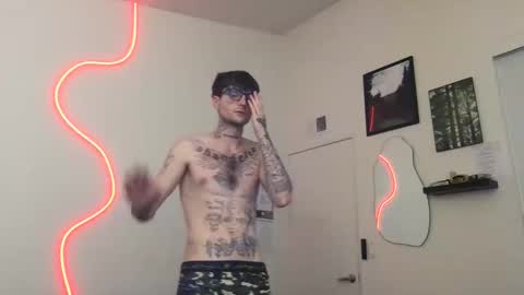 Snapshot of prettyboyszn chatting on 12-22-25, 02:19 pretty boy online show from 12-22-25, 02:19