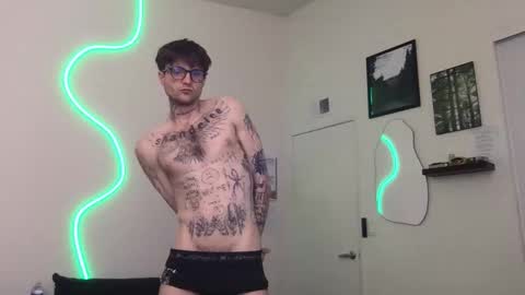 Snapshot of prettyboyszn chatting on 12-23-25, 02:20 pretty boy online show from 12-23-25, 02:20