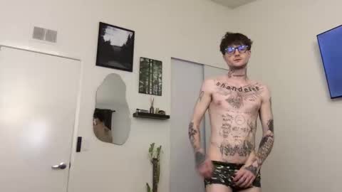 Snapshot of prettyboyszn chatting on 01-13-26, 04:51 pretty boy online show from 01-13-26, 04:51