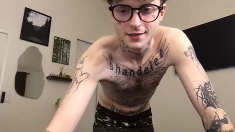 Snapshot of prettyboyszn chatting on 01-14-26, 03:01 pretty boy online show from 01-14-26, 03:01