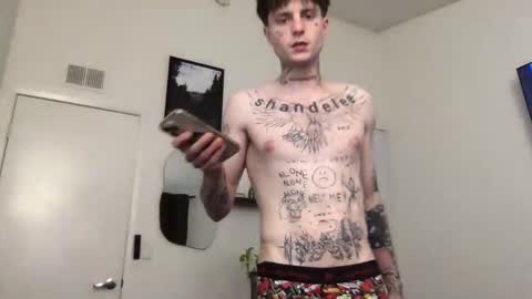 Snapshot of prettyboyszn chatting on 01-18-26, 03:21 pretty boy online show from 01-18-26, 03:21