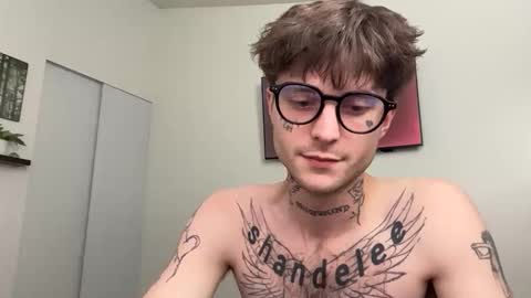 Snapshot of prettyboyszn chatting on 02-08-26, 03:21 pretty boy online show from 02-08-26, 03:21