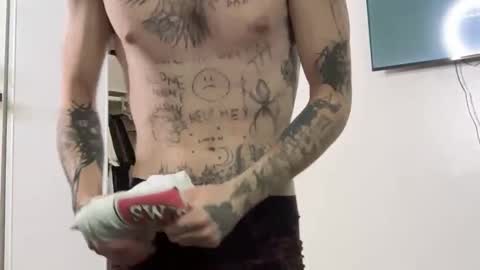 Snapshot of prettyboyszn chatting on 03-13-26, 03:24 pretty boy online show from 03-13-26, 03:24