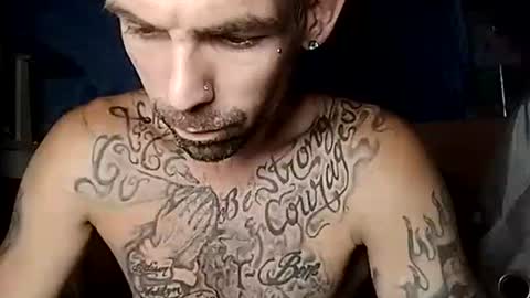 Snapshot of prettyboytatted69 chatting on 09-26-25, 04:38 Prettyslangin69 FYPM online show from 09-26-25, 04:38