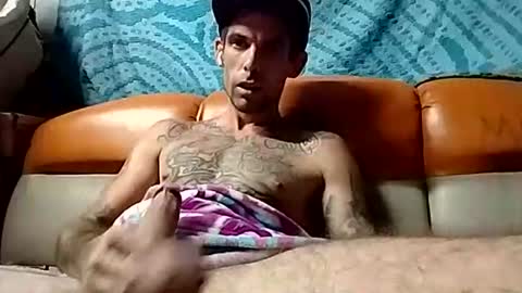 Snapshot of prettyboytatted69 chatting on 10-18-25, 07:09 Prettyslangin69 FYPM online show from 10-18-25, 07:09