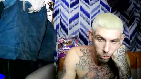 Snapshot of prettyboytatted69 chatting on 11-18-25, 06:18 Prettyslangin69 FYPM online show from 11-18-25, 06:18