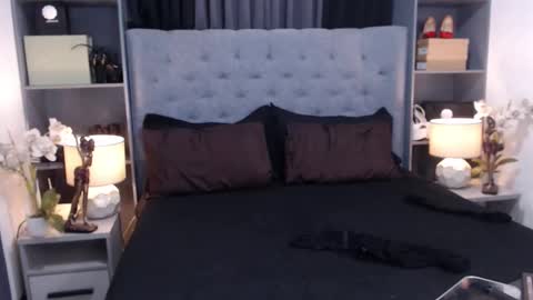 Snapshot of prettycummerjane chatting on 12-19-24, 11:57 JANE online show from 12-19-24, 11:57