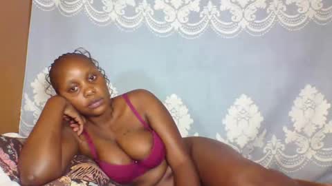 Snapshot of prettydarkskin002 chatting on 09-10-25, 07:47 SHANIA online show from 09-10-25, 07:47
