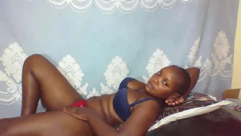 Snapshot of prettydarkskin002 chatting on 09-12-25, 10:15 SHANIA online show from 09-12-25, 10:15