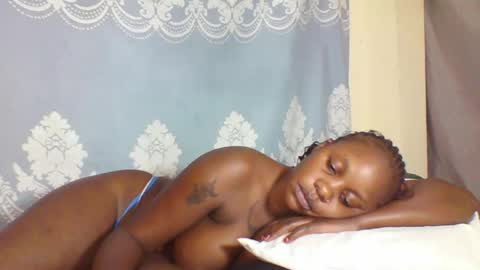 Snapshot of prettydarkskin002 chatting on 09-16-25, 12:44 SHANIA online show from 09-16-25, 12:44