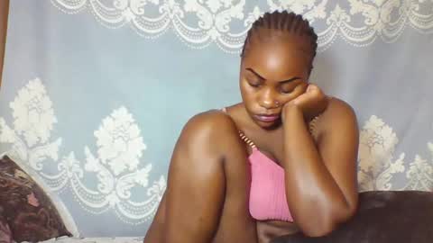 Snapshot of prettydarkskin002 chatting on 09-18-25, 08:16 SHANIA online show from 09-18-25, 08:16