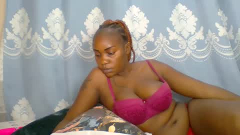Snapshot of prettydarkskin002 chatting on 09-28-25, 10:04 SHANIA online show from 09-28-25, 10:04