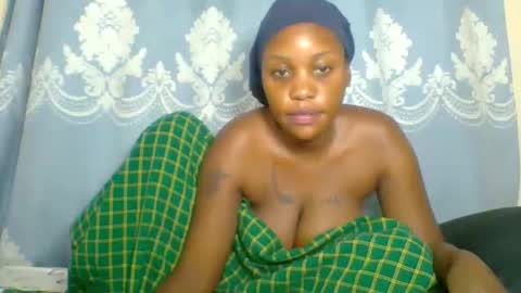 Snapshot of prettydarkskin002 chatting on 10-06-25, 08:01 SHANIA online show from 10-06-25, 08:01