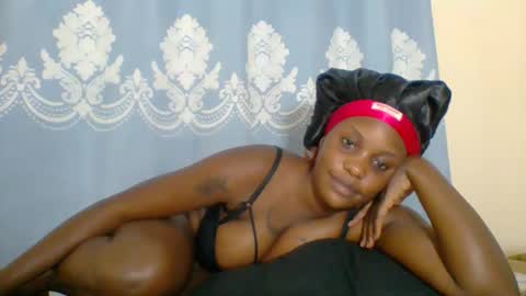 Snapshot of prettydarkskin002 chatting on 10-11-25, 07:01 SHANIA online show from 10-11-25, 07:01