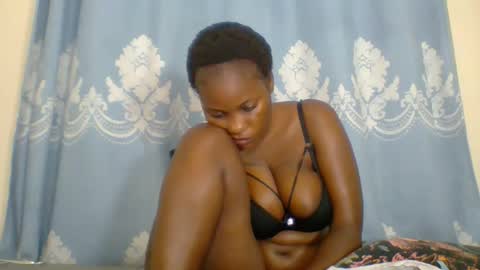 Snapshot of prettydarkskin002 chatting on 10-13-25, 06:46 SHANIA online show from 10-13-25, 06:46