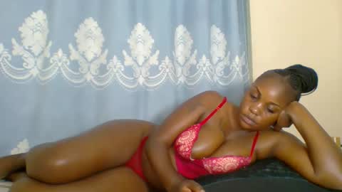 Snapshot of prettydarkskin002 chatting on 10-21-25, 08:42 SHANIA online show from 10-21-25, 08:42