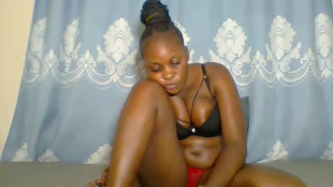 Snapshot of prettydarkskin002 chatting on 10-24-25, 12:08 SHANIA online show from 10-24-25, 12:08