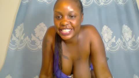 Snapshot of prettydarkskin002 chatting on 10-27-25, 12:09 SHANIA online show from 10-27-25, 12:09