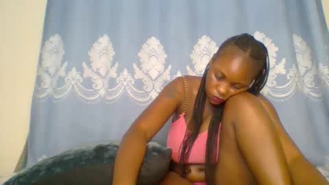 Snapshot of prettydarkskin002 chatting on 10-29-25, 06:48 SHANIA online show from 10-29-25, 06:48