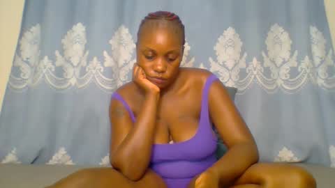 Snapshot of prettydarkskin002 chatting on 11-01-25, 01:13 SHANIA online show from 11-01-25, 01:13