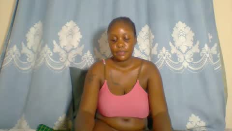 Snapshot of prettydarkskin002 chatting on 11-08-25, 07:52 SHANIA online show from 11-08-25, 07:52