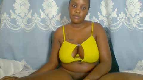 Snapshot of prettydarkskin002 chatting on 11-16-25, 09:59 SHANIA online show from 11-16-25, 09:59