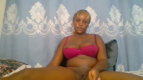 Snapshot of prettydarkskin002 chatting on 11-17-25, 11:05 SHANIA online show from 11-17-25, 11:05