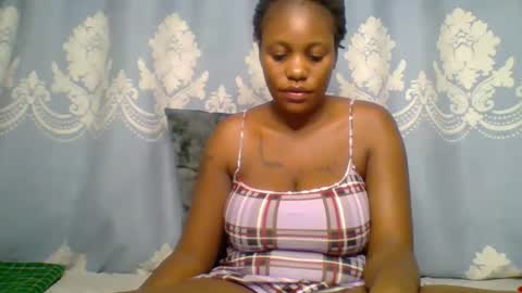 Snapshot of prettydarkskin002 chatting on 11-19-25, 07:36 SHANIA online show from 11-19-25, 07:36