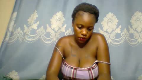 Snapshot of prettydarkskin002 chatting on 11-20-25, 08:03 SHANIA online show from 11-20-25, 08:03