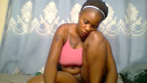 Snapshot of prettydarkskin002 chatting on 11-21-25, 05:17 SHANIA online show from 11-21-25, 05:17