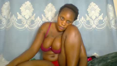 Snapshot of prettydarkskin002 chatting on 11-25-25, 09:59 SHANIA online show from 11-25-25, 09:59