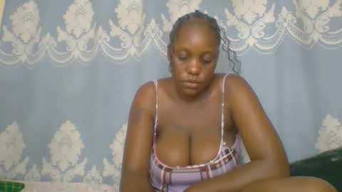 Snapshot of prettydarkskin002 chatting on 01-12-26, 12:05 SHANIA online show from 01-12-26, 12:05