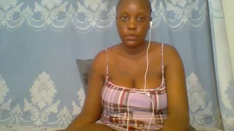 Snapshot of prettydarkskin002 chatting on 01-14-26, 10:21 SHANIA online show from 01-14-26, 10:21