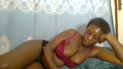 Snapshot of prettydarkskin002 chatting on 02-10-26, 12:42 SHANIA online show from 02-10-26, 12:42