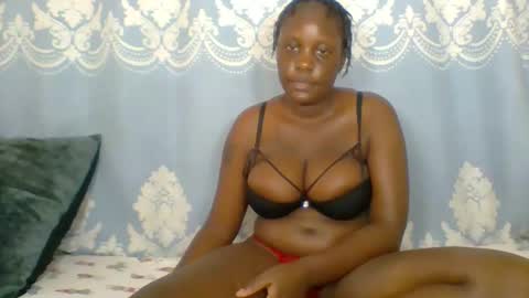 Snapshot of prettydarkskin002 chatting on 02-12-26, 11:27 SHANIA online show from 02-12-26, 11:27