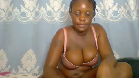 Snapshot of prettydarkskin002 chatting on 02-14-26, 01:13 SHANIA online show from 02-14-26, 01:13
