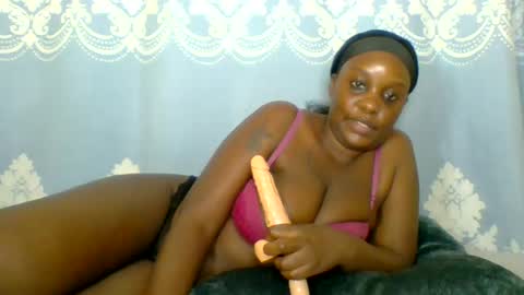 Snapshot of prettydarkskin002 chatting on 07-02-26, 09:54 SHANIA online show from 07-02-26, 09:54