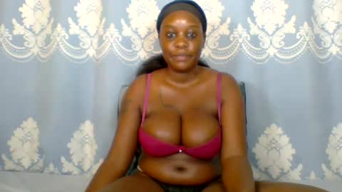 Snapshot of prettydarkskin002 chatting on 07-04-26, 10:43 SHANIA online show from 07-04-26, 10:43